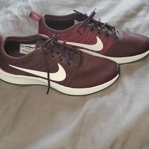 Women's size 8 Nike